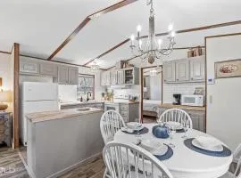 Blue Heron Lakefront, Caddo Lake, Kayaks & Canoes