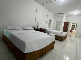 Hotel Mahkota 145，位于Karema的酒店
