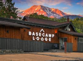 Basecamp Lodge，位于沙斯塔山的酒店