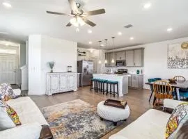 Texan Oasis, minutes from COTA, Airport, and all Austin has to offer!