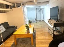 Downtown Retreat - Cozy Basement