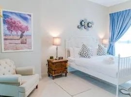 Victorian Charm 1BR Stylish Haven Al Reem