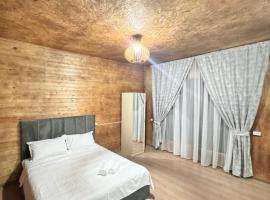 Hovakimyans Hotel And Pool，位于Pʼarakʼar兹瓦尔特诺茨国际机场 - EVN附近的酒店