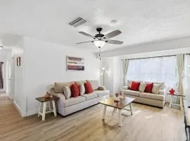 4-BD 2-BA Home Retreat Laundry Backyard