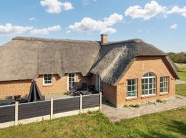 Luxury Retreat with Pool，位于乌尔夫堡的酒店