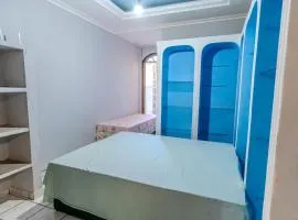 Quarto 2 com 3 camas de Solteiro