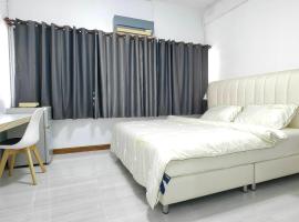 สิริธิราเพลส Sirithira Place，位于Ban Nong Waeng的酒店