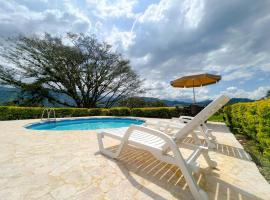 15 mins to Jardín Spacious & Convenient House，位于Los Andes的酒店