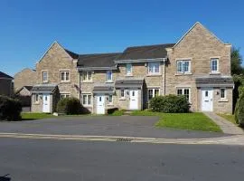 Burnley Entire House 4-Bedrooms-Sleeps 6-Driveway