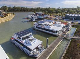 All Seasons Houseboats，位于米尔迪拉的酒店