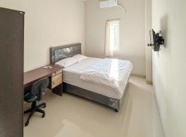 Queen Belt Mitra Reddoorz，位于Balong的酒店