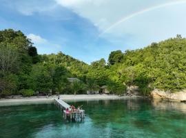 Angkayo Beach，位于Angkayo的山林小屋