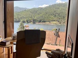 Casa do Bairro da Veiga，位于Pereiro的木屋