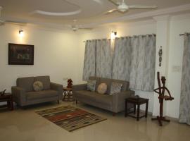 3BHK Fully furnished apartment，位于Gorwa的酒店