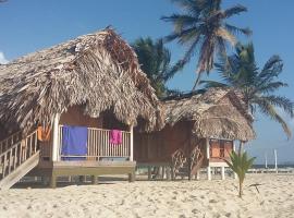 Islas de San blas cabaña privada en isla Tubasenika，位于Mamartupo的别墅