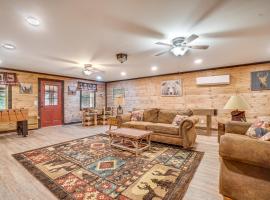North Georgia Mtn Escape with Hot Tub and Games!，位于索蒂纳科奇的酒店