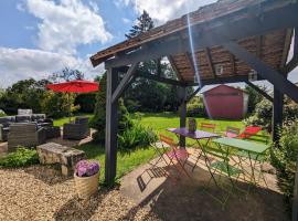 Havre de paix en Berry avec jardin et cheminée - FR-1-591-616，位于Brives的酒店