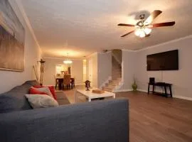 The Cozy Pearl Townhome - 10 mins to horse park