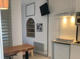 studio meublé tout confort 25m2，位于卢丹的酒店
