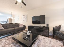2BR Townhome - Sleeps 5 - Near GA Horse Park，位于科尼尔斯的酒店