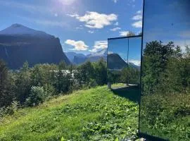 Glimre Romsdal - Eksklusivt speilhus ved Åndalsnes