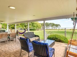 Spacious Cheriton Home 8 Mi to Cape Charles!，位于开普查尔斯的酒店