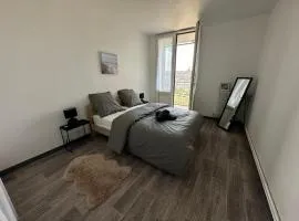 Appartement T3 64m2 avec Balcon, vue sur le centre historique, WI-FI et PARKING GRATUIT
