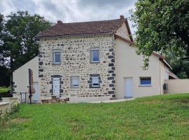 chez Robert，位于Bromont-Lamothe的酒店