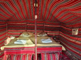 Authentic Desert Camp - Al Wasil，位于Al Wāşil的豪华帐篷