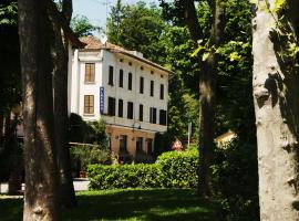 Albergo Villa Ombrosa，位于圣安德烈巴尼的酒店