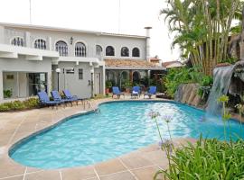 殖民广场酒店，位于伊图的酒店