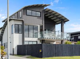 Beachfront Paradise - Papamoa Beach Holiday Home，位于帕帕莫阿的酒店