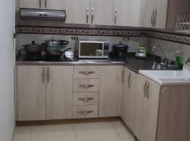 Habitación en Apartamento Semi-campestre cerca a Universidad San Buenaventura，位于贝约的酒店