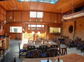 码湾酒店，位于Hermanuv Mestec的酒店