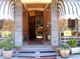 Eden Hotel，位于萨维利亚诺的酒店