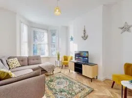 Bright & Spacious 4 Bed Victorian Home by Blue Buzzard Property