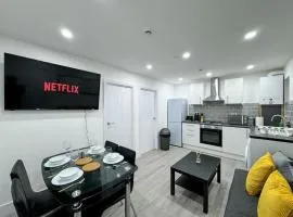 Spacious City Centre 2 Bedroom Flat with Hot Tub