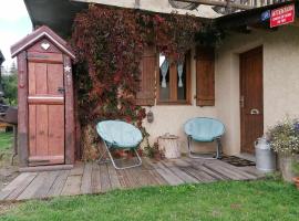 Studio en rez de chaussée, avec jardin partagé.，位于瓦尔的酒店