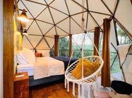 Magia Glamping, Domo Full Moon, entre las sierras y el mar