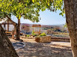 Complex ARBANASHKI STYLE-Panoramic View with Summer and Winter terrace, Jacuzzi, Sauna, Children's and Adult Area with Cinema Summer，位于大特尔诺沃的旅馆