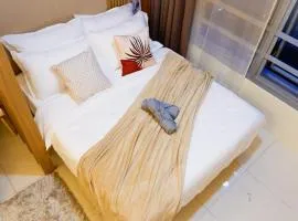 New Cozy Condo in Eastwood