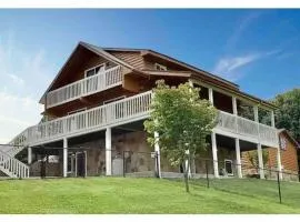 Heartwood Lavish Cottage in the Smoky Mountains