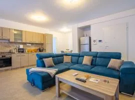 ATENEO - TREVI 2 ApArt Hotel, Modern DeLuxe Apartment with Big Terrace