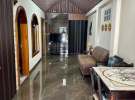 Casa 1 en Paso Canoas CR, 2 habitaciones con 3 AC y equipada，位于Canoas的酒店