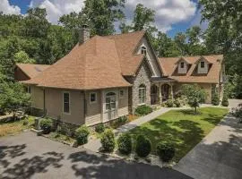 Escape to The Estate at Mill Creek Luxury 5Bed with Private Pool Hot Tub Game Room Fire Pit