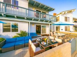 Newport Beach Condo with Patio Perfect Location on the Boardwalk，位于纽波特海滩的酒店