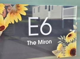 Caravan E6, The Miron，位于吉斯本的露营地