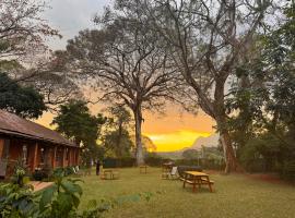 AfricaWildTruck Eco Camp & Lodge，位于Mulanje的酒店