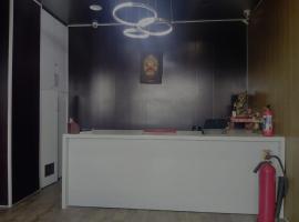 Hotel Aavkar Inn，位于苏拉特的酒店