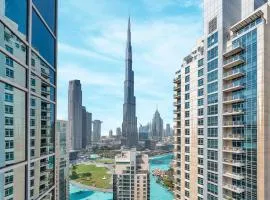 Luxe 4 bedroom Apartment I Burj Khalifa & Fountain Views I Free Gym, Pool, Parking, Wi-Fi and PS5 I by Skyline Serenity